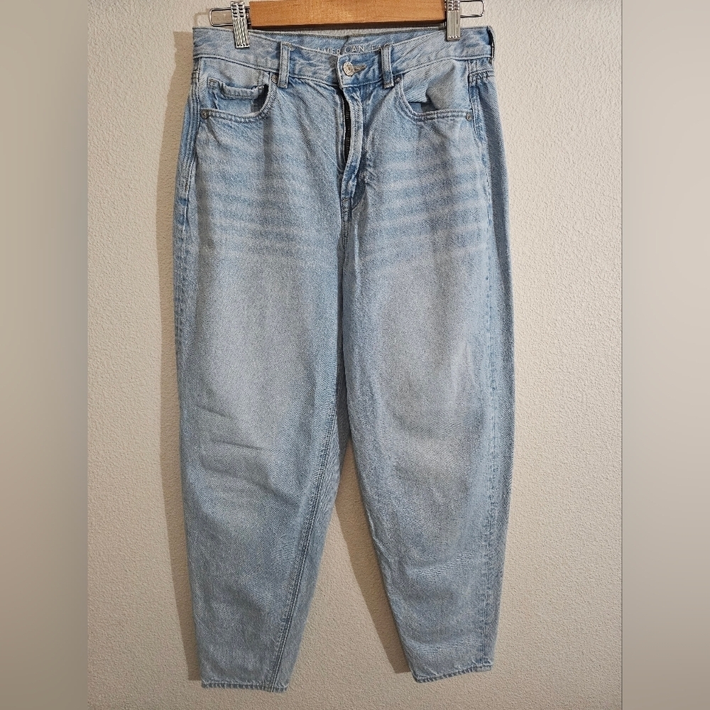American Eagle Relaxed Mom Light Blue Jeans